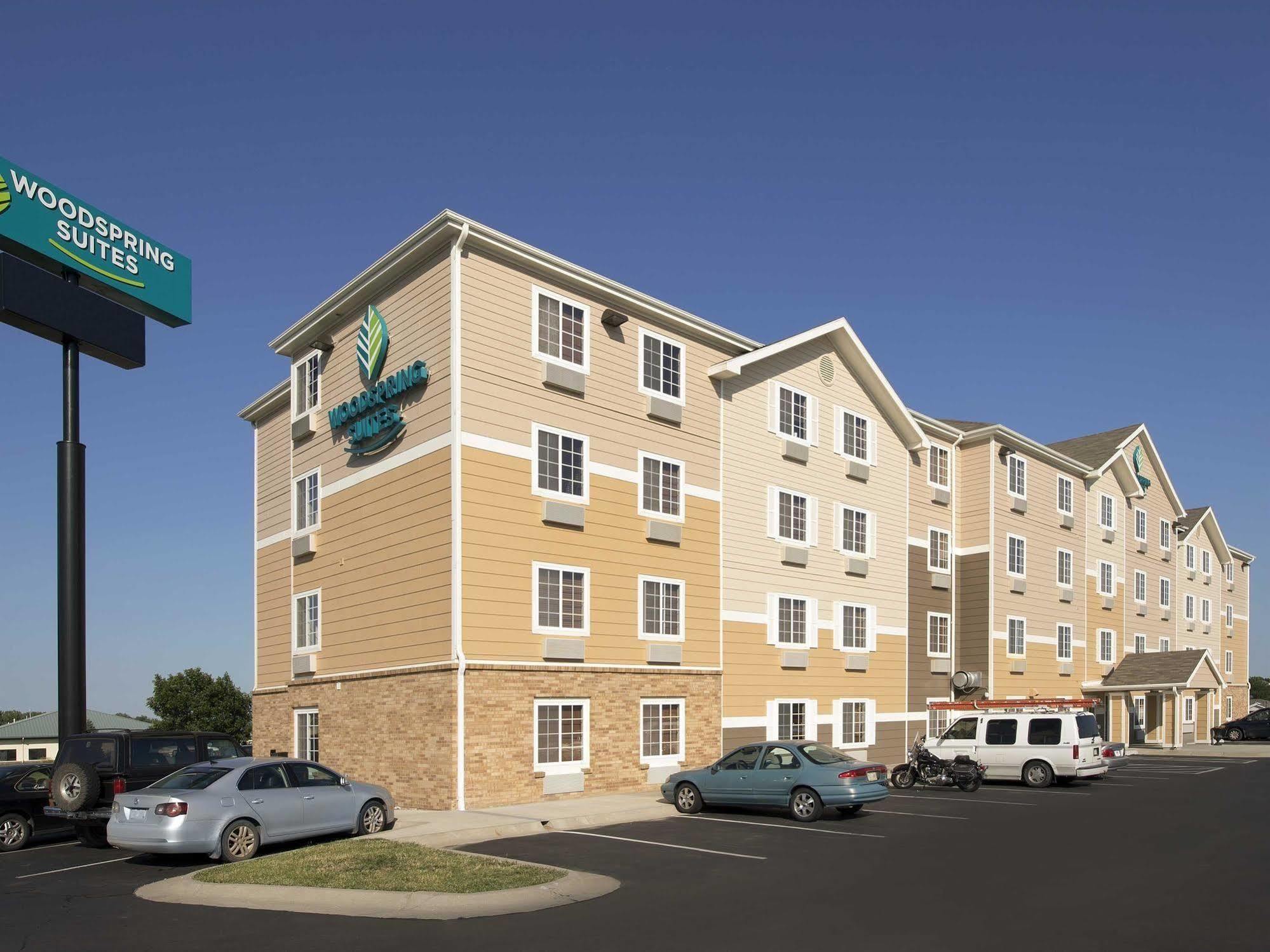 Woodspring Suites Lincoln Northeast I-80 Esterno foto