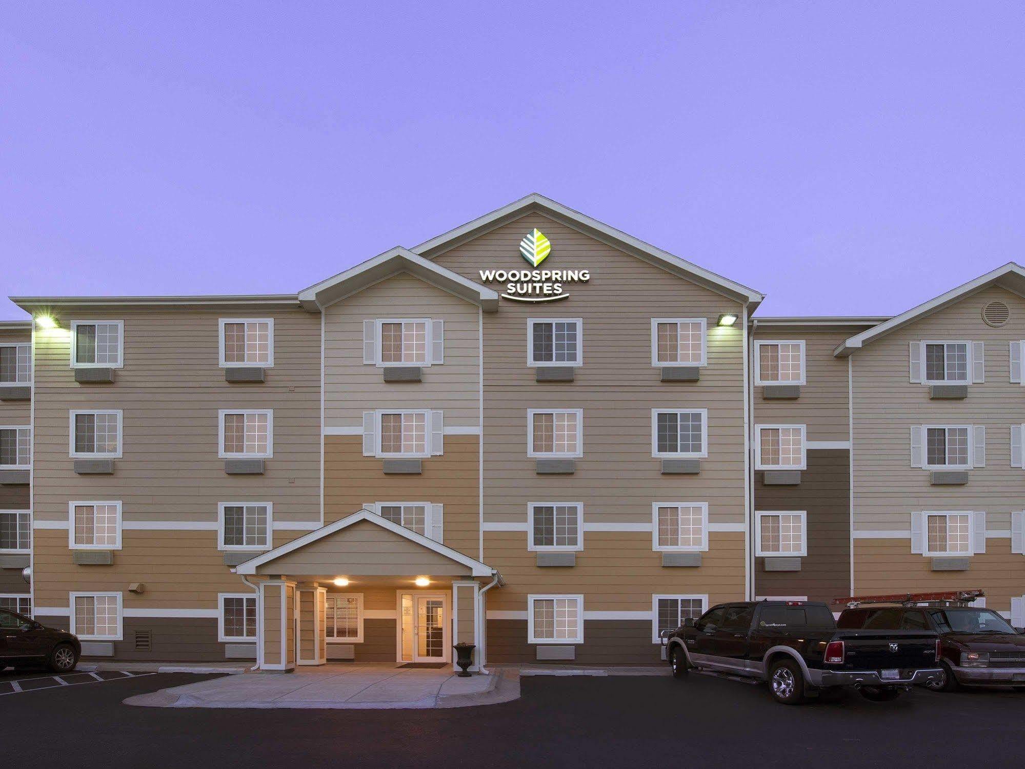 Woodspring Suites Lincoln Northeast I-80 Esterno foto
